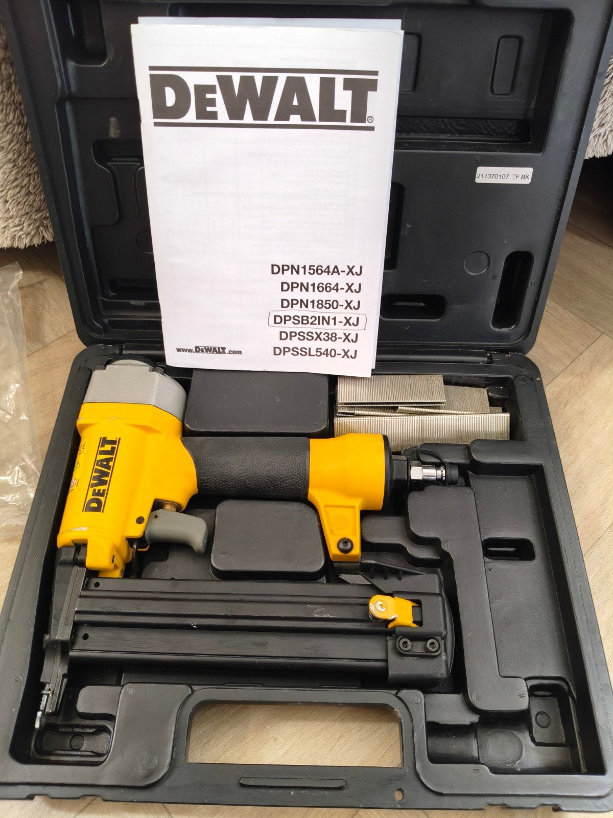 DeWalt DPSB2IN1 tacker in koffer, Ophalen of Verzenden, Gebruikt