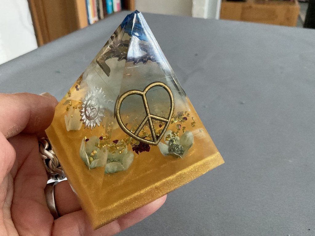 Gouden piramide 8 cm hoog, Goud, Fantasie, Ophalen of Verzenden, Zo goed als nieuw