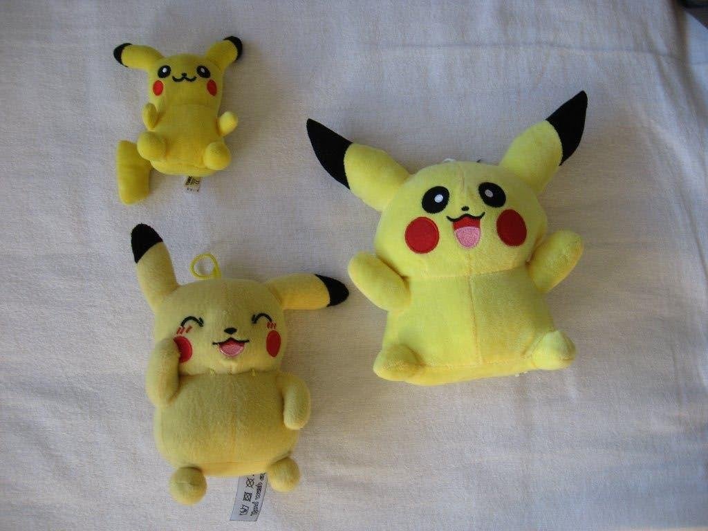 Fantasy World Toys 2022 - Pokémon Pikachu knuffeltje (+2), Ophalen of Verzenden, Nieuw