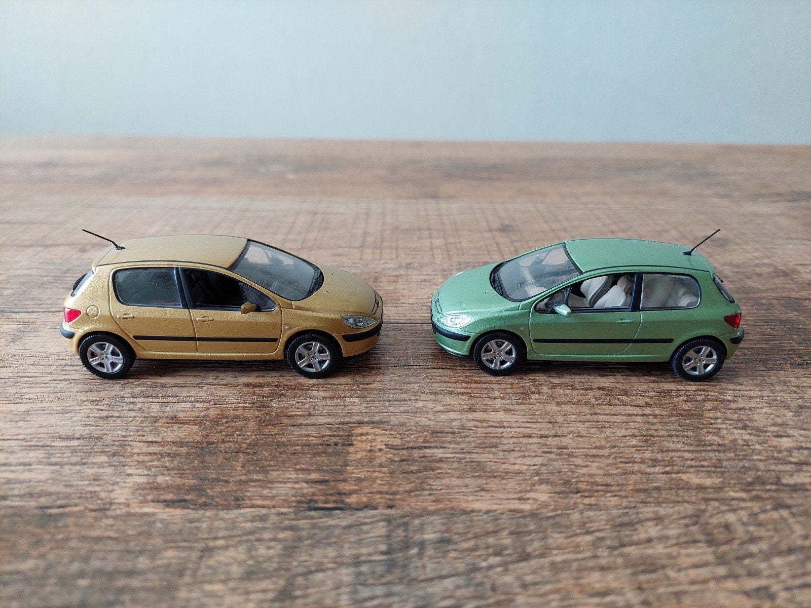 2x Mooie Peugeot's 307's (3 + 5 deurs uitv.) Schaal 1:43, Ophalen of Verzenden, Zo goed als nieuw, Auto, Norev