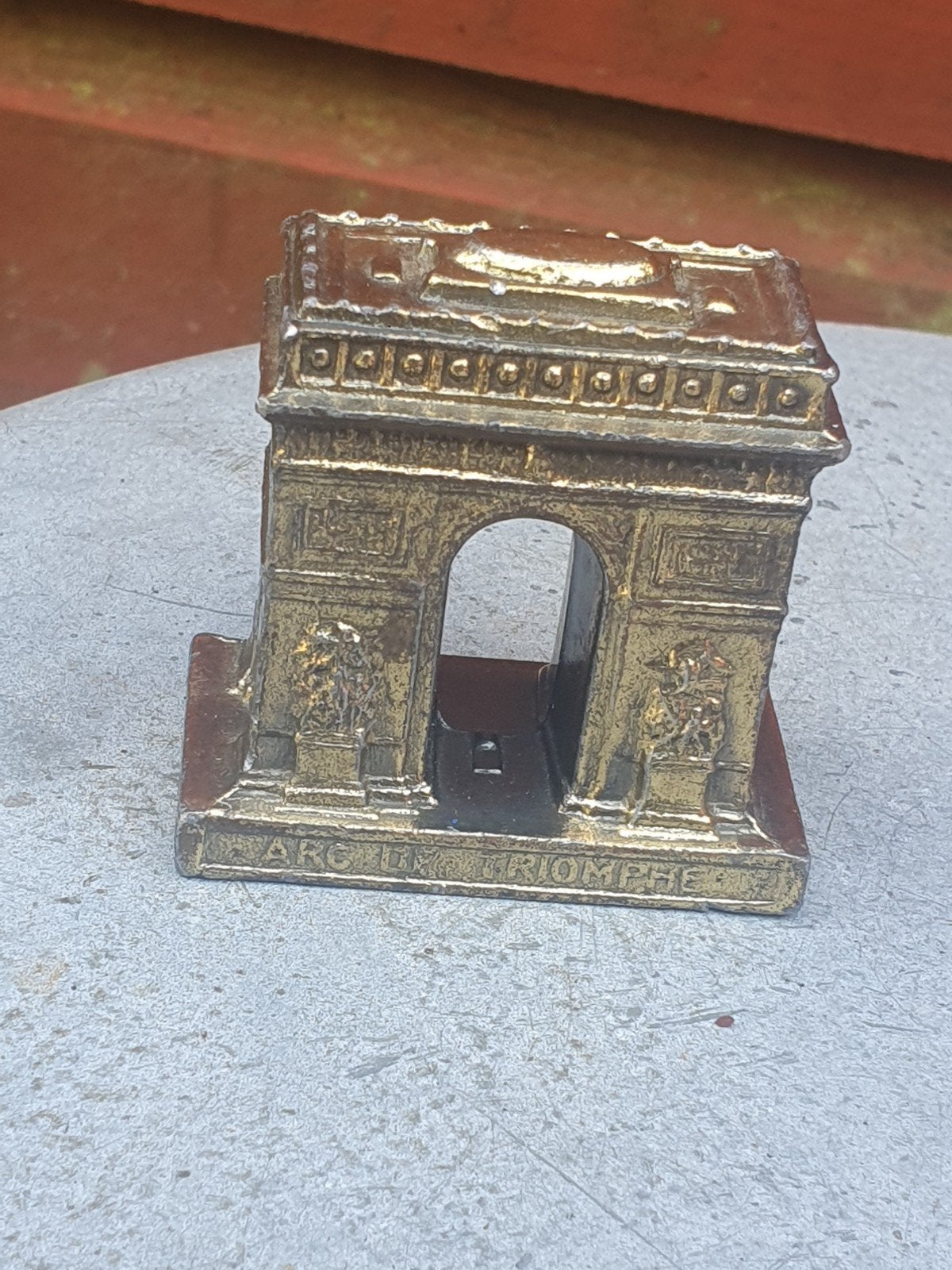 messing miniatuur Parijs Arc de Triomphe, Ophalen