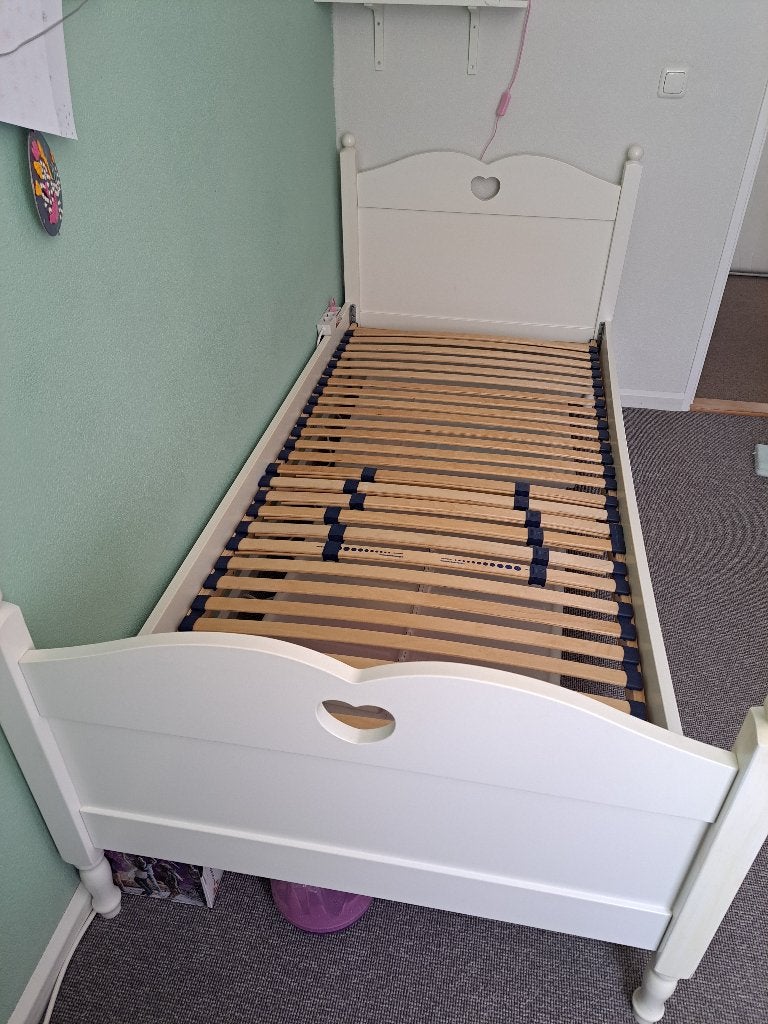 Meisjesbed met hartjes, Ophalen, 85 tot 100 cm, Gebruikt, Lattenbodem