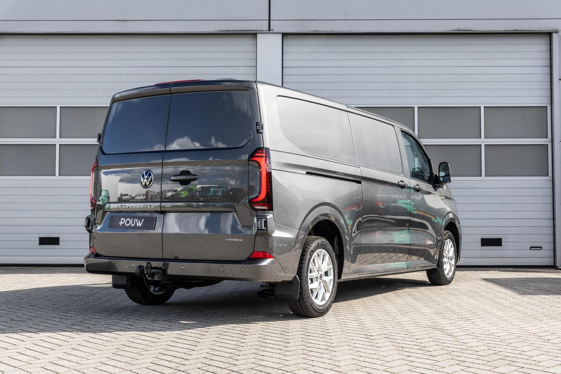Volkswagen Transporter 2.5 eHybrid 233pk AUT L2H1 30 Bulli |, Auto's, Automaat, 12 maanden, Euro 6, 4 cilinders