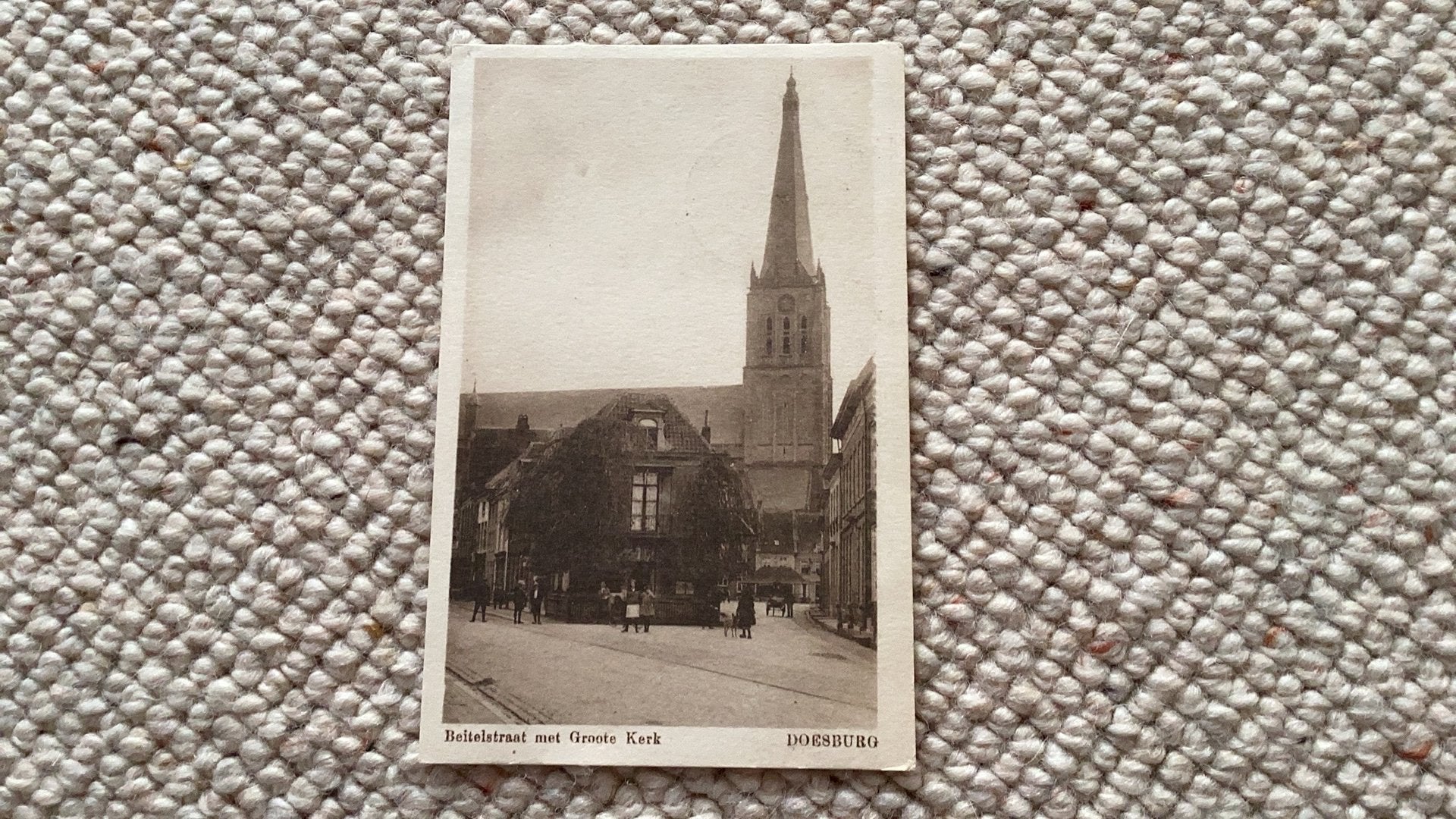 Ansichtkaart Doesburg Beitelstraat met Groote Kerk 1926. 987, Ophalen of Verzenden, 1920 tot 1940, Gelopen, Gelderland