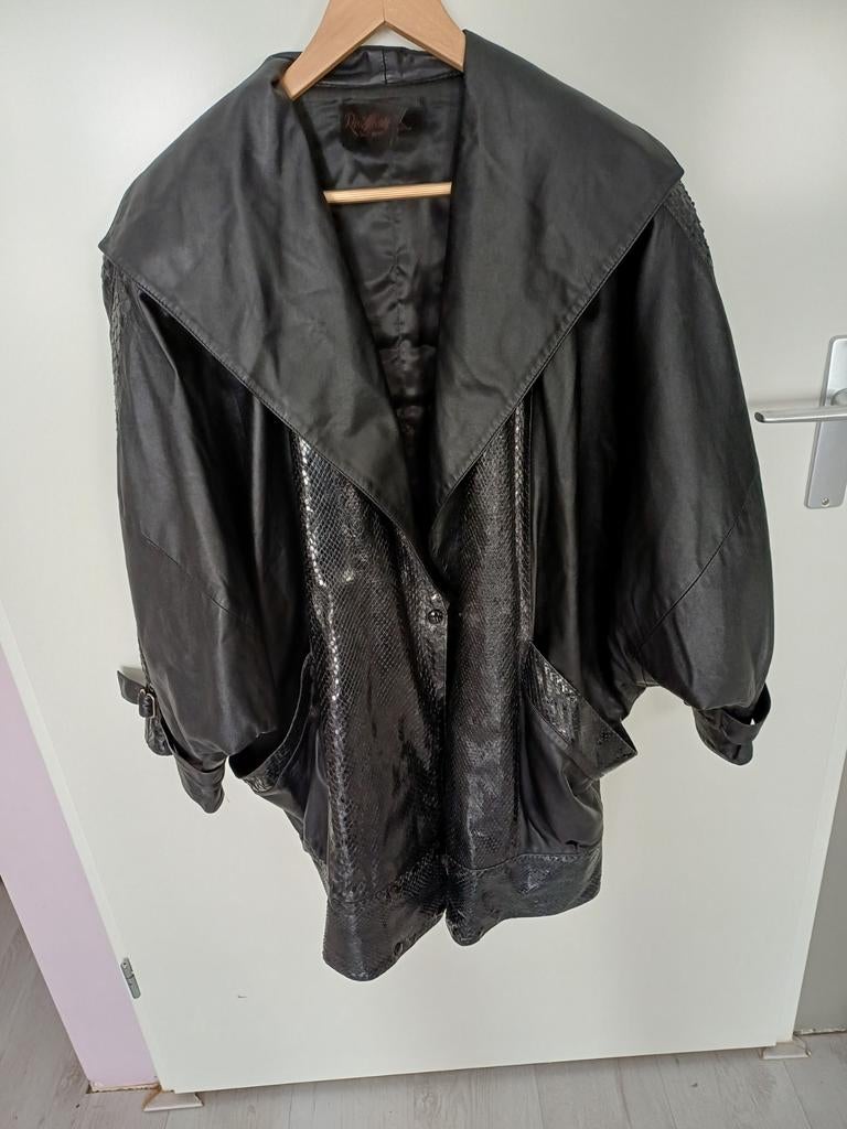 Leren vinted jas. Echt heel apart., Ophalen of Verzenden, Gedragen, Maat 42/44 (L), Zwart