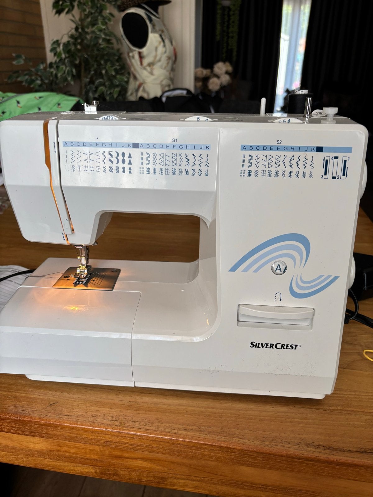 SilverCrest 8750 Naaimachine in Zeer Goede Staat, Hobby en Vrije tijd, Naaimachines en Toebehoren, Ophalen of Verzenden, Zo goed als nieuw