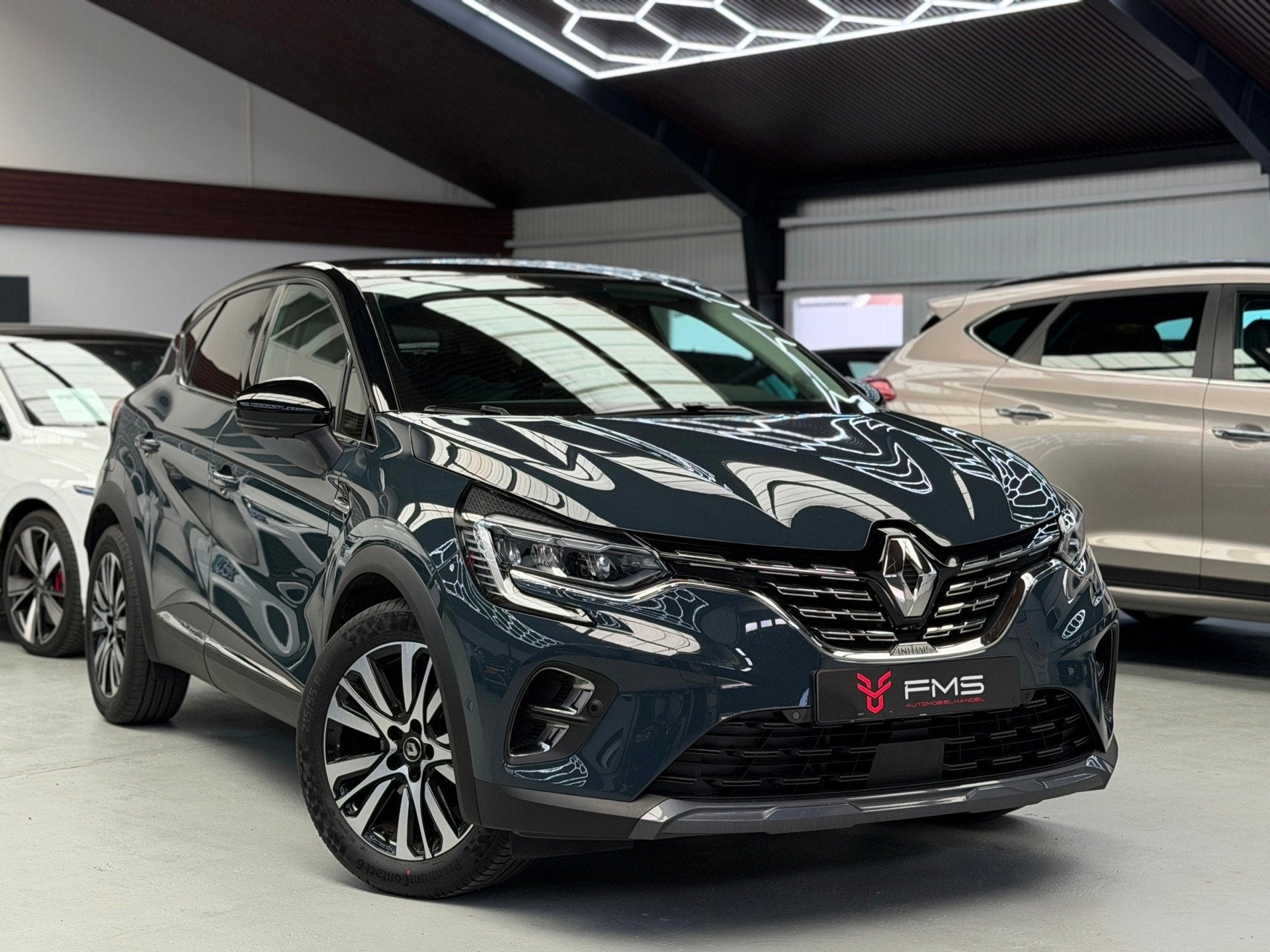 Renault Captur 1.6 E-Tech Plug-in Hybrid 160 Initiale Paris, 77 km/l, Gebruikt, 4 cilinders, Met garantie (alle)