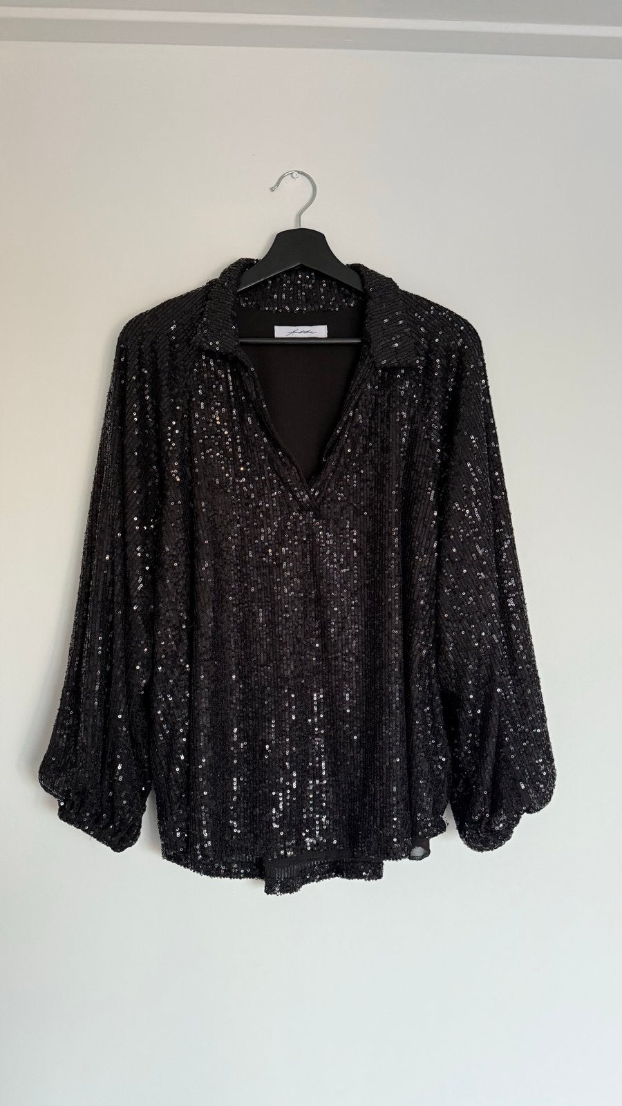 Zwarte pailletten blouse met lange mouwen, Maat 38/40 (M), Zwart, Ophalen of Verzenden, Zo goed als nieuw