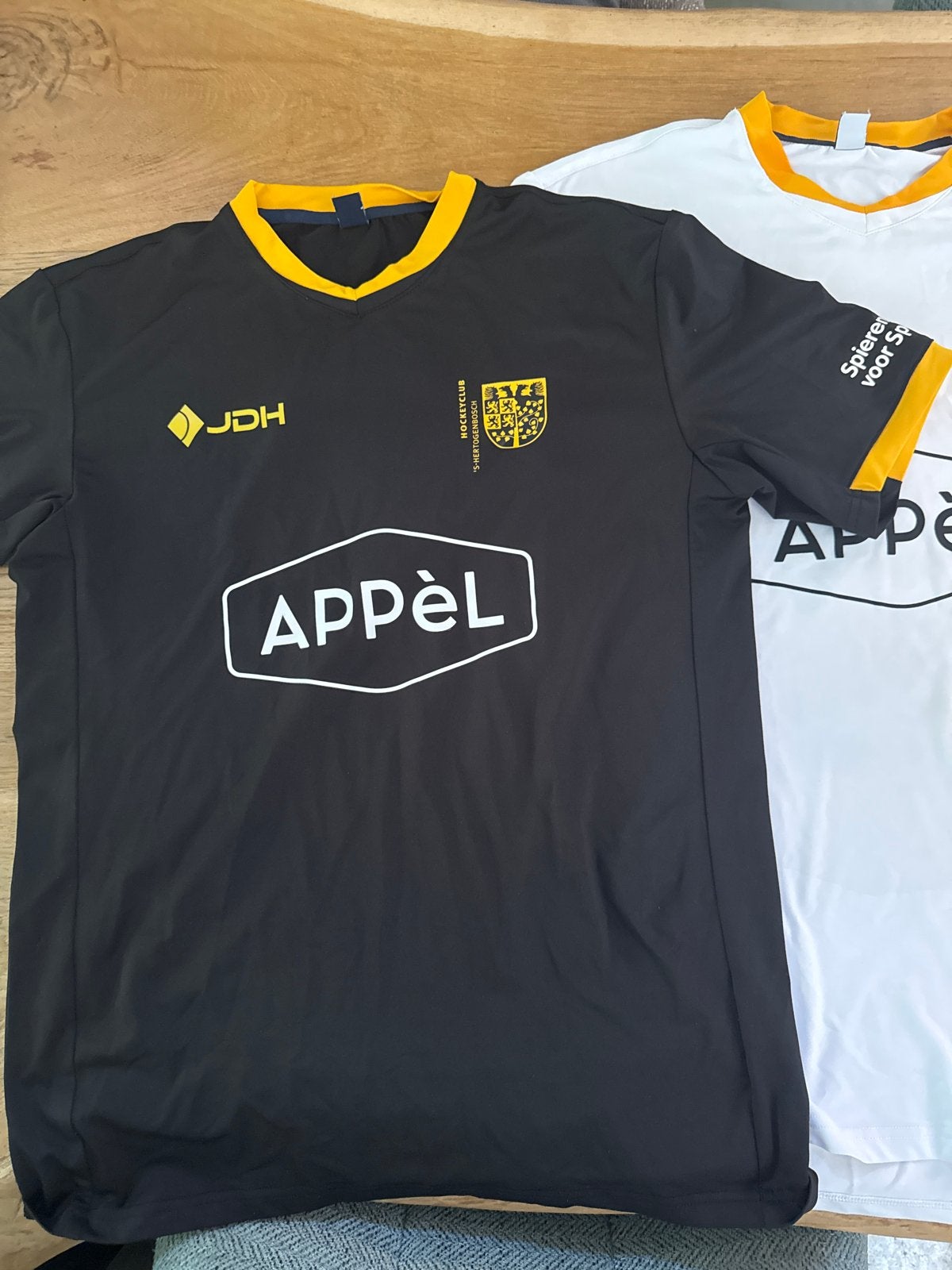 HC Den Bosch Hockey shirts - Heren S. Zo goed als nieuw, Ophalen of Verzenden, Zo goed als nieuw, Kleding
