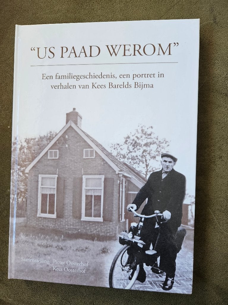 Us paad werom - familiegeschiedenis Kees Barelds Bijma, Ophalen of Verzenden, Zo goed als nieuw