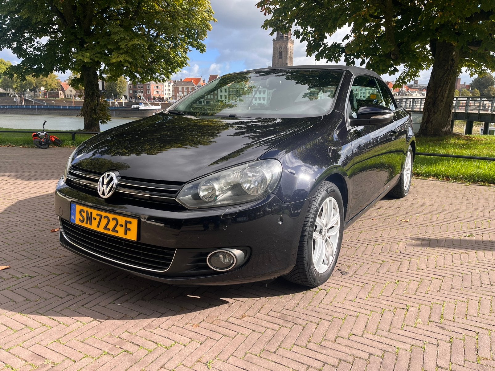 Volkswagen Golf 1.2 TSI Bluemotion Cabrio NIEUWE APK !!, Auto's, Voorwielaandrijving, Euro 5, Zwart, 4 cilinders
