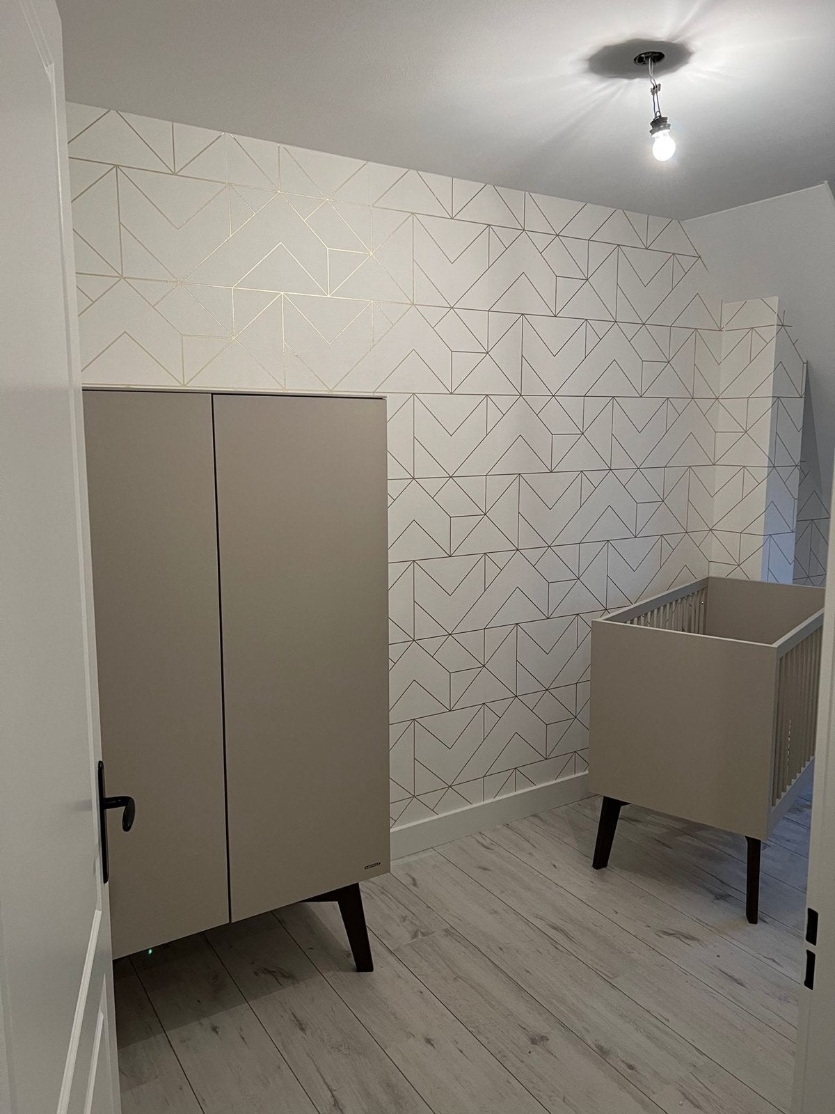 Complete Babykamer Kidsmill: Ledikant, Commode en Kast, Ophalen, Zo goed als nieuw, Jongetje of Meisje