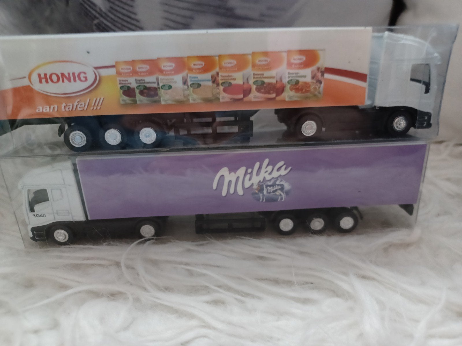 2 Vrachtwagens: Honig en Milka (nieuw in verpakking), Ophalen of Verzenden, Nieuw, Motoren