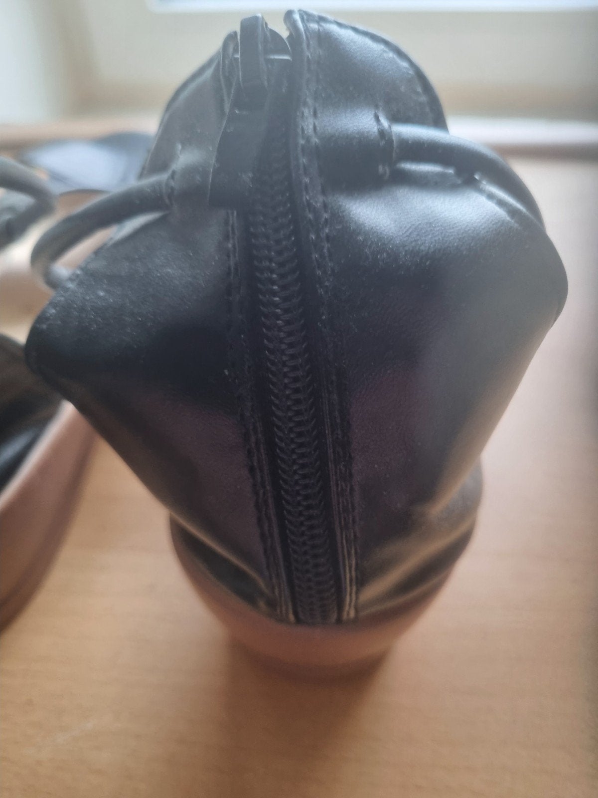 Zwarte sandalen met sleehak - Maat 42, Kleding | Dames, Ophalen of Verzenden, Gedragen, Zwart, Sandalen of Muiltjes