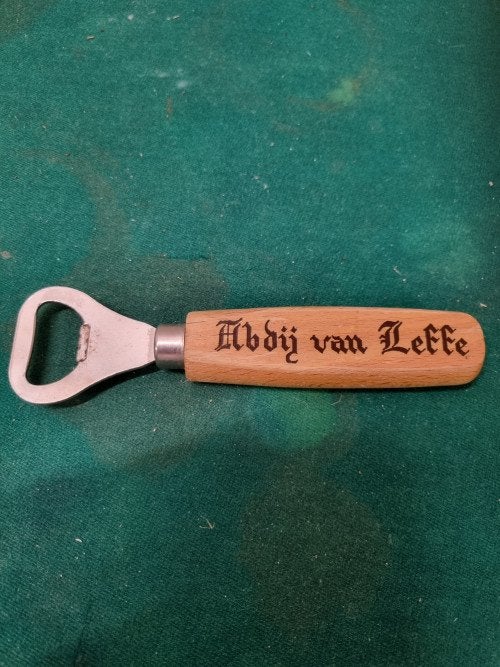flesopener van hout abbaye de leffe, Verzamelen, Ophalen of Verzenden, 'T Olde Gre-j, Info@toldegrej.nl, Endepoelstraat 20f Didam