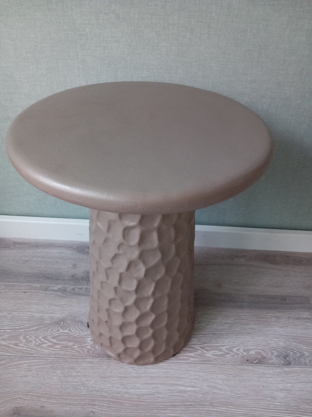 Van Dijk Bijzettafel Lucan magnesium, Ophalen, Rond, Minder dan 55 cm, Minder dan 45 cm