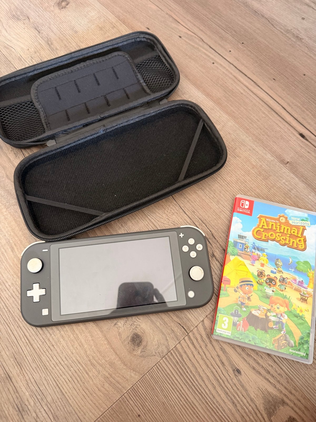 Nintendo Switch Lite Grijs met Animal Crossing en hoes, Ophalen of Verzenden, Grijs, Zo goed als nieuw, Met beschermhoes of tas
