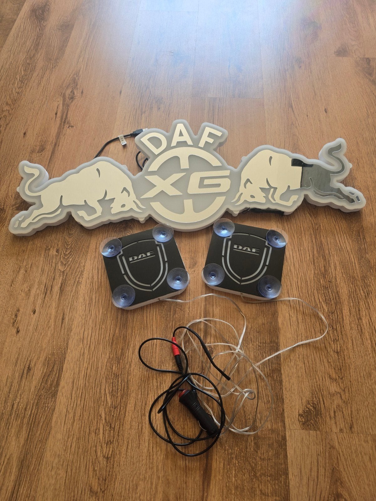DAF XG Red Bull LED Verlicht Bord met Zuignappen, Auto diversen, Auto-accessoires, Ophalen, Zo goed als nieuw