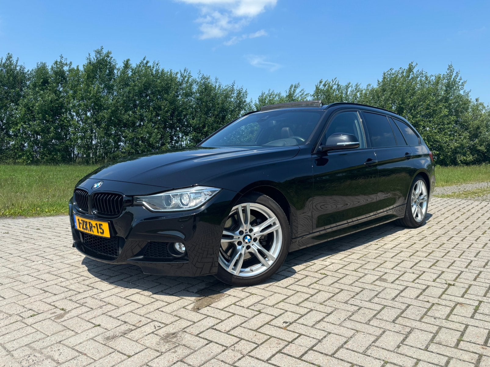 BMW 3-Serie 328i 245pk*AUTOM.*M-PAKKET*PANO*HAAK*HUD*STOELVW, Automaat, 745 kg, Zwart, 4 cilinders