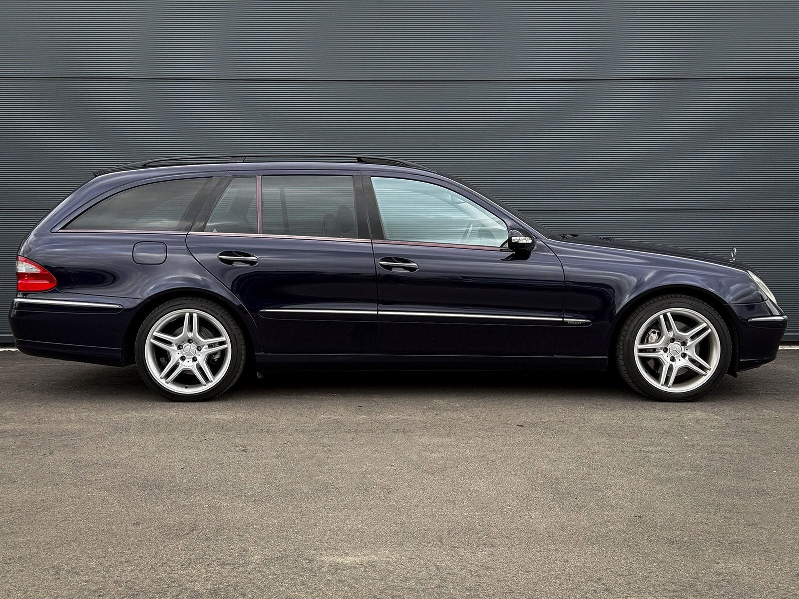 Mercedes-Benz E-klasse Combi 500 Elegance V8, Airmatic, Dist, Auto's, Achterwielaandrijving, Gebruikt, Blauw, Automatische klimaatregeling
