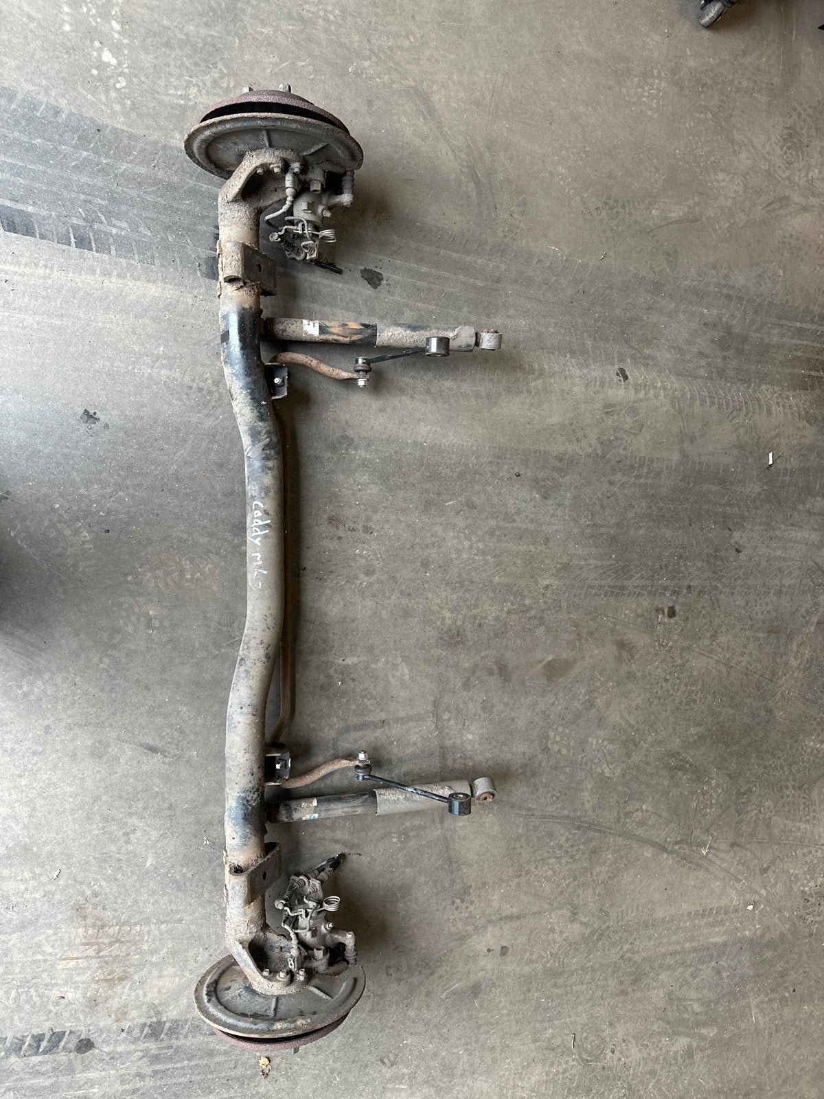 Achteras met remmerij,schokdempers en stabilisator Caddy MK3, Ophalen of Verzenden, Gebruikt, Volkswagen
