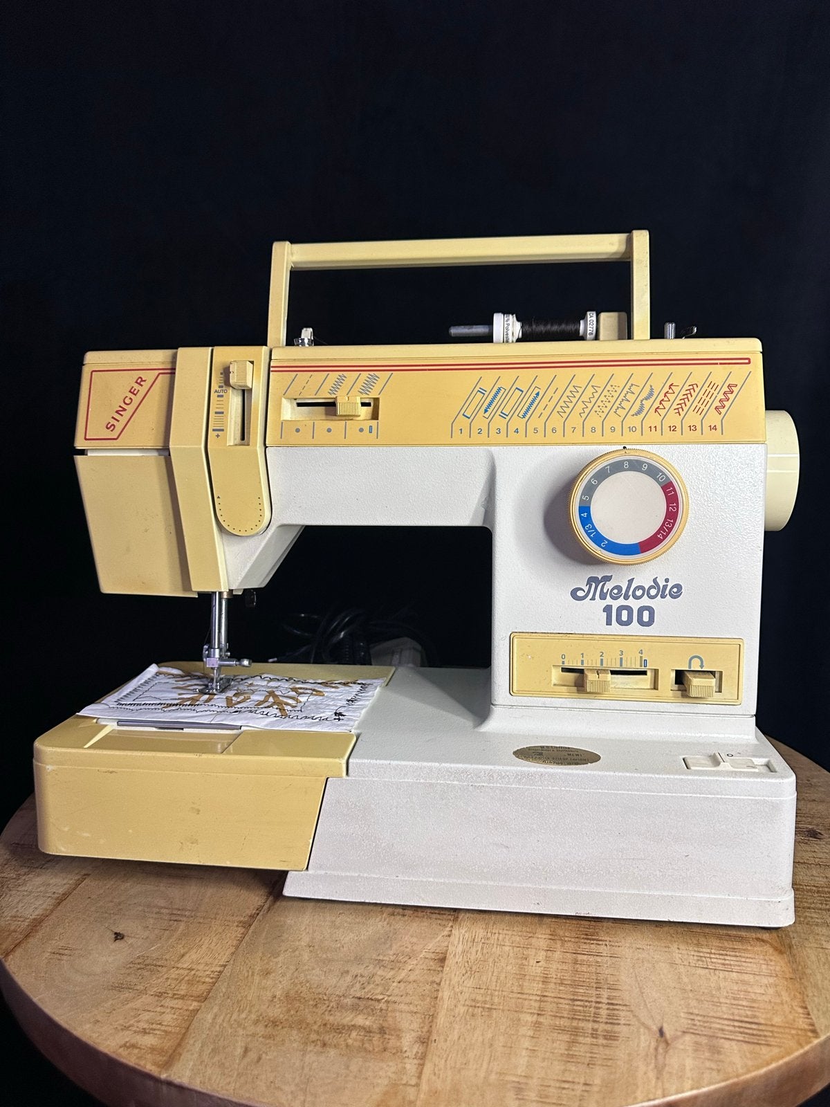 Singer Melodie 100 Naaimachine - Nopjes Pedaal te vervangen, Ophalen of Verzenden, Gebruikt, Naaimachine, Singer