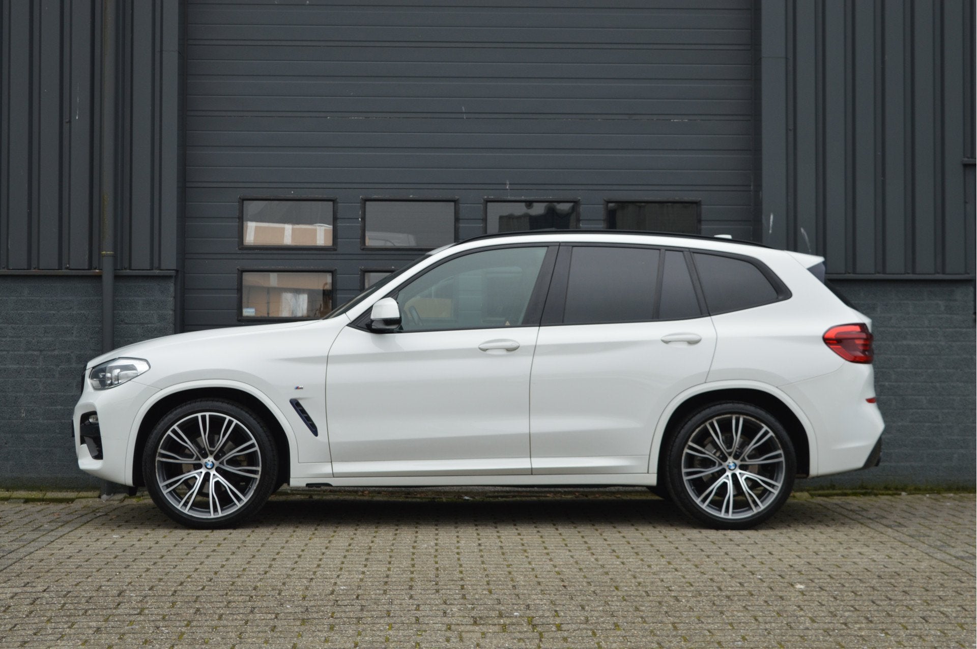 BMW X3 xDrive20i High Executive | M-PAKKET | PANO | TREKHAAK, Auto's, BMW, Automaat, 1998 cc, Gebruikt, Euro 6