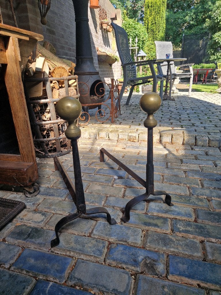 Franse vuurbokken met koperen bollen, Ophalen