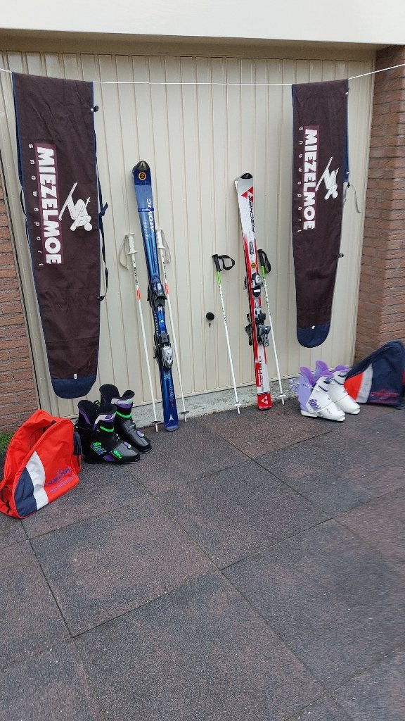 2 Ski's sets  Dame en Heer + toebehoren in zeer goede staat., 140 tot 160 cm, Zo goed als nieuw, Carve, Skiën