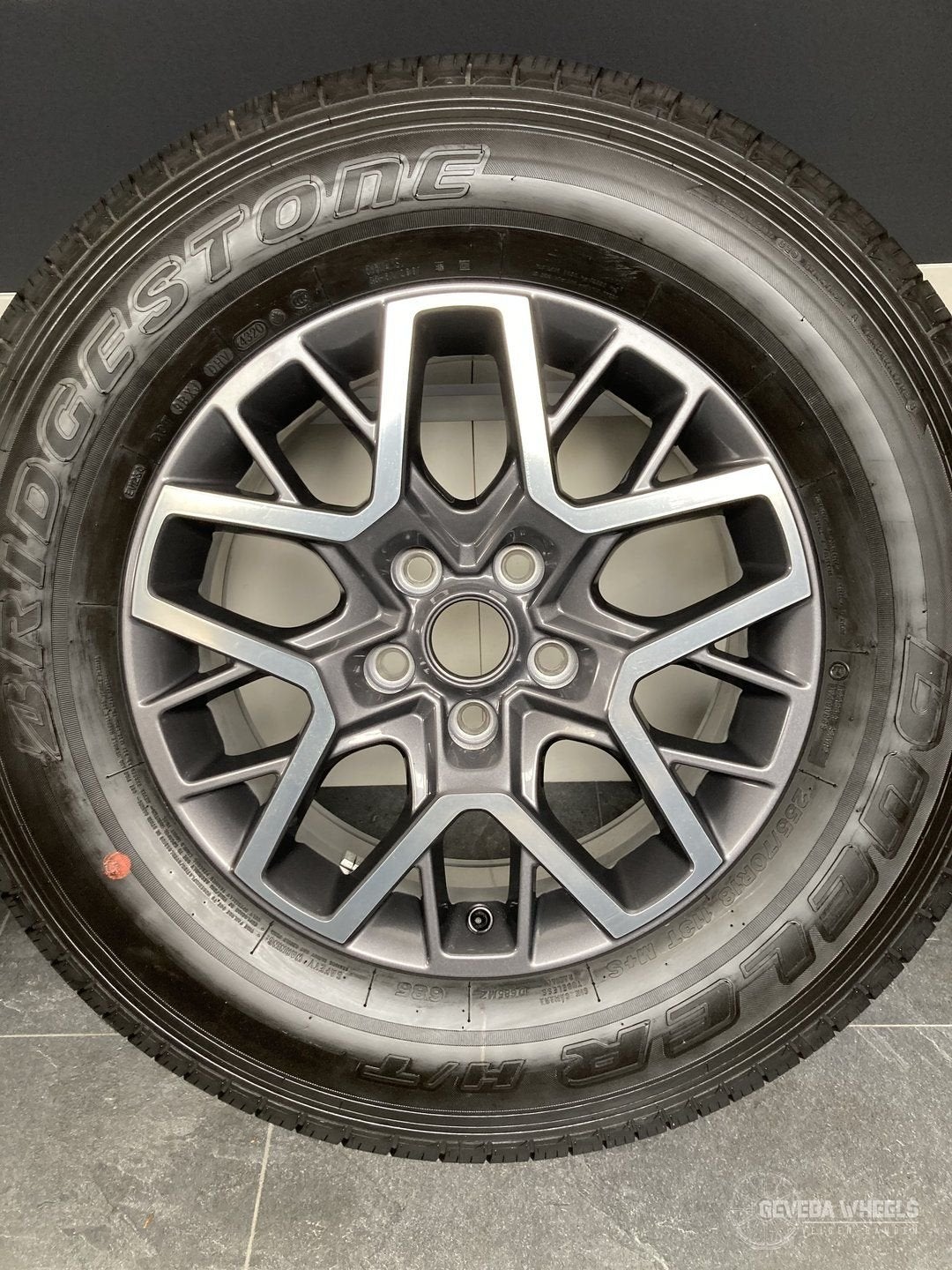 18” originele Jeep Wrangler Sahara velgen + banden 5x127 5x, Auto-onderdelen, Banden en Velgen, 18 inch, Gebruikt, 255 mm, -