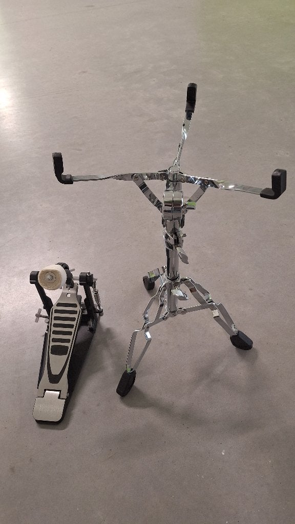 Millenium Stage Snare Stand + Kick pedal, Ophalen, Zo goed als nieuw, Instrumentstandaard, Drums of Percussie