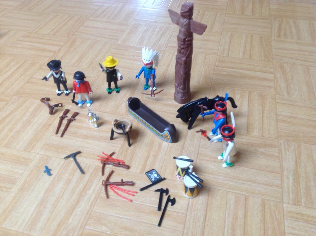 Playmobil indiaanen trommels kano totempaal enz., Ophalen, Zo goed als nieuw