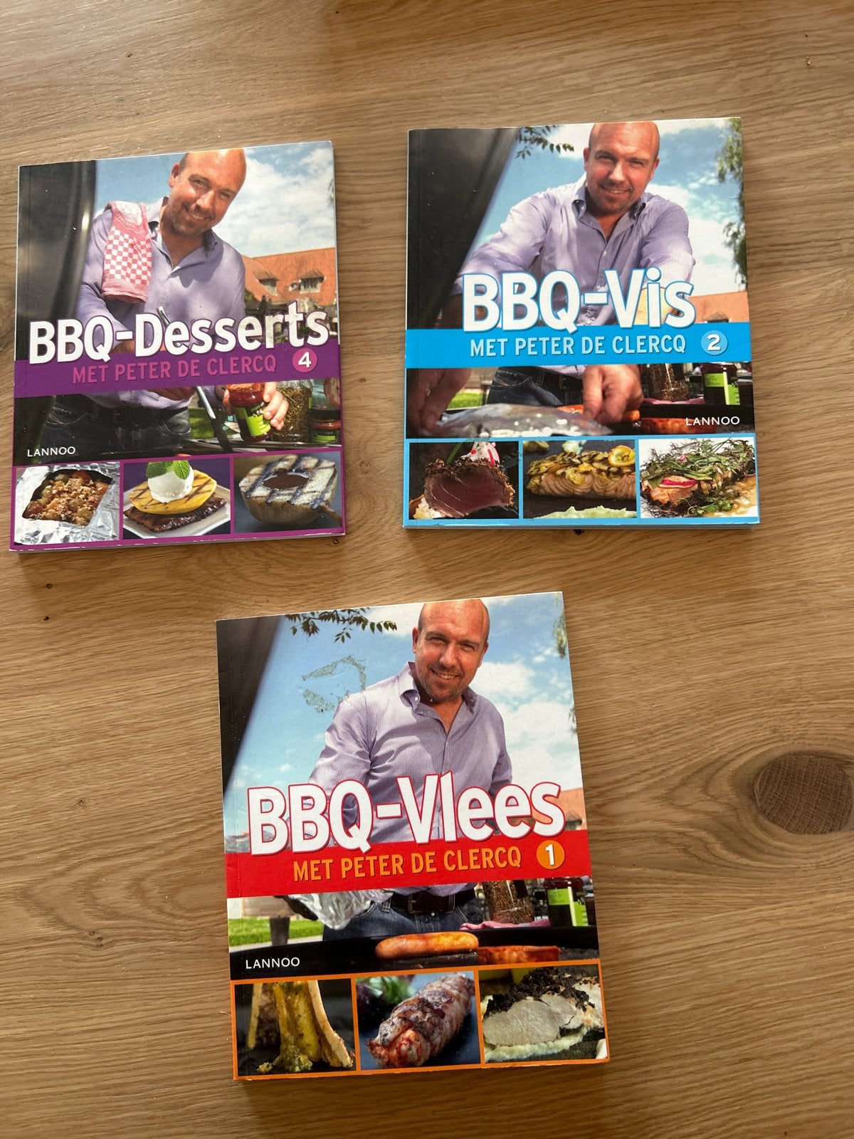 BBQ kookboeken Peter de Clercq - Vlees, Vis, Desserts, Ophalen of Verzenden, Zo goed als nieuw, Hoofdgerechten