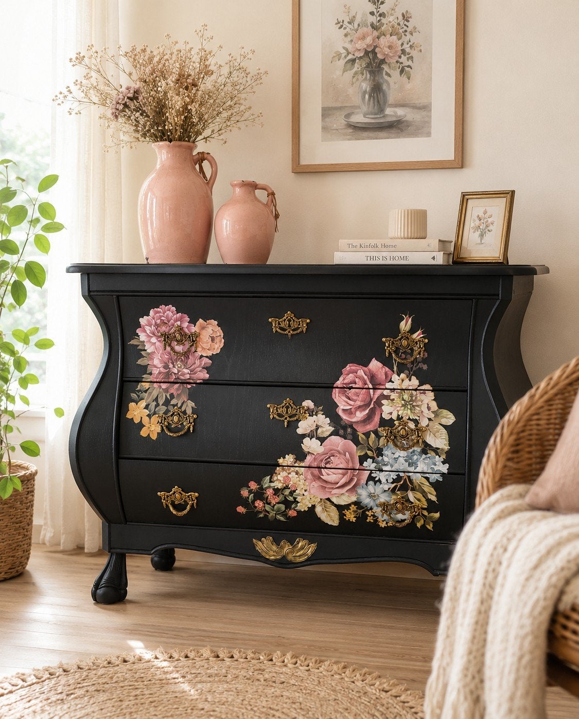 Prachtige zwarte eiken buikkast met romantische bloemen, Gebruikt, Eikenhout, 50 tot 100 cm, 3 of 4 laden