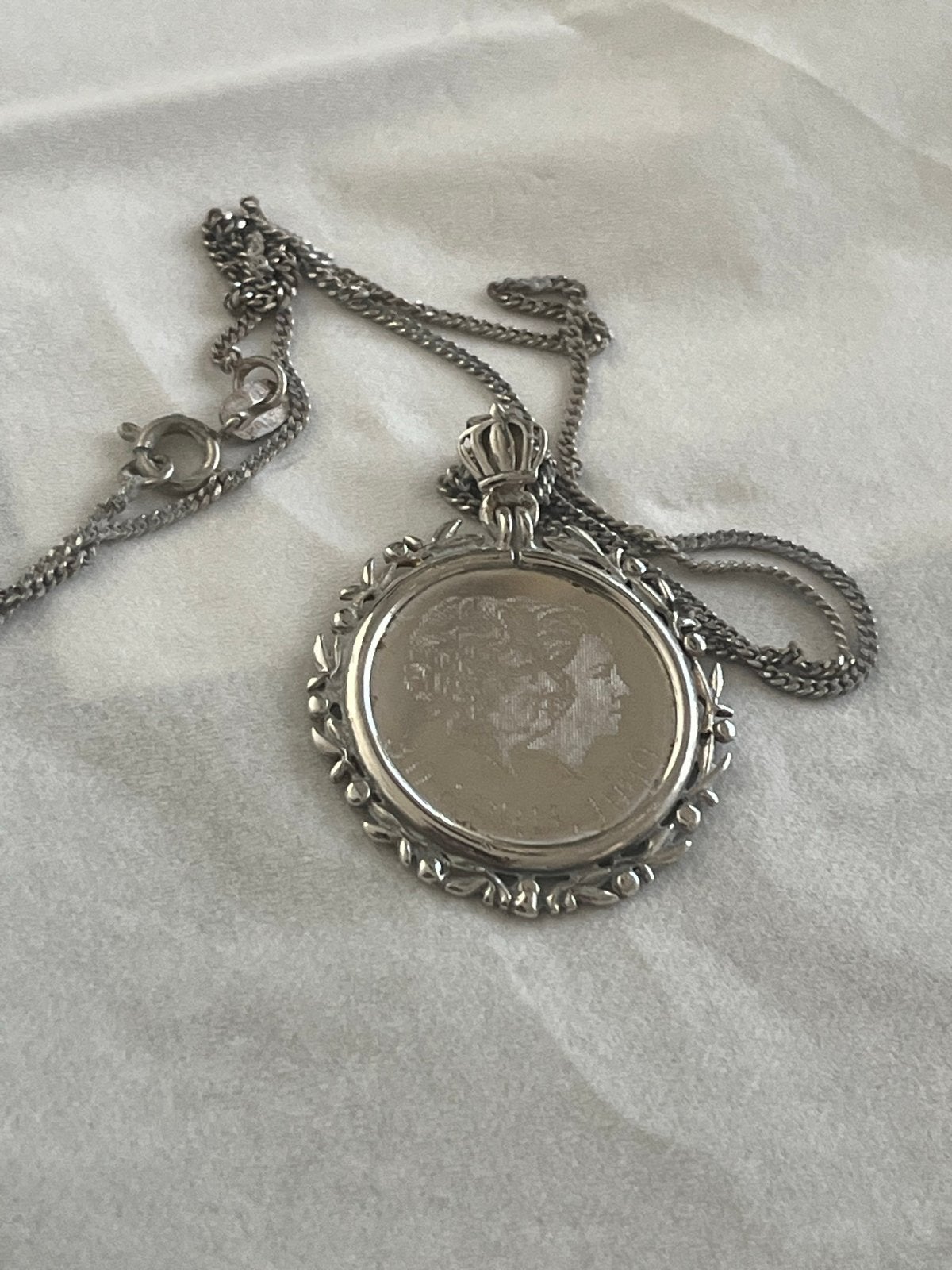 Zilveren ketting met hanger, 30 april 1980, Koninginnedag, Verzenden, Gebruikt, Zilver, Met hanger