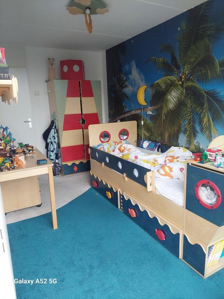 Complete Kinderkamer: Bed, Kast, Bureau, Lamp, Boekenplank, Ophalen, Jongetje of Meisje