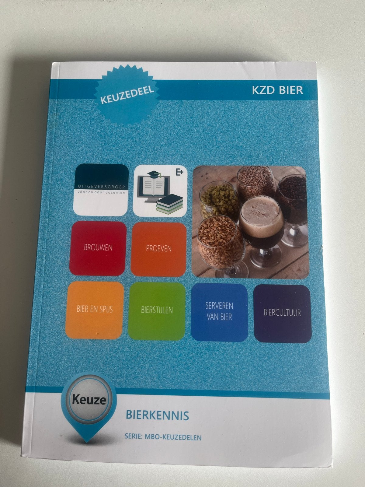 KZD BIER Bierkennis - Bierista Bieropleiding, Ophalen of Verzenden, Zo goed als nieuw, MBO
