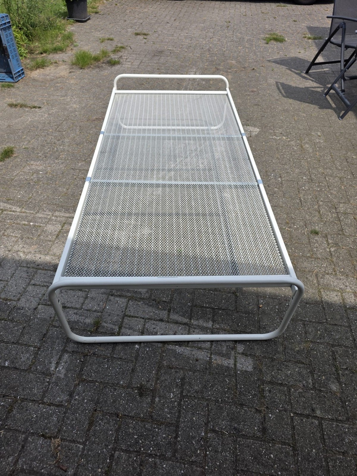 Logeerbed met verwijderbare poten en matras - Avek, Ophalen, Gebruikt, 90 cm, Eenpersoons