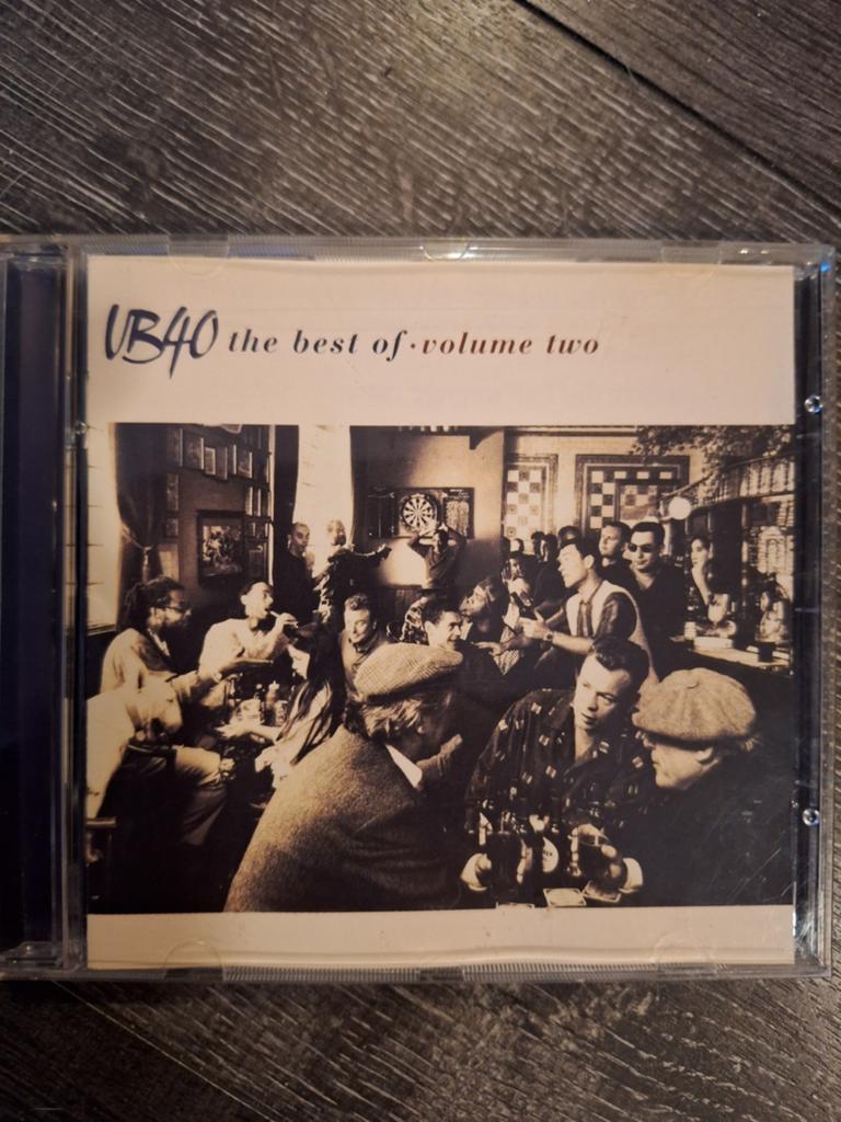 UB40 The Best Of Volume Two CD, Cd's en Dvd's, Cd's | Pop, Zo goed als nieuw, 1990 - 1999, Ophalen of Verzenden