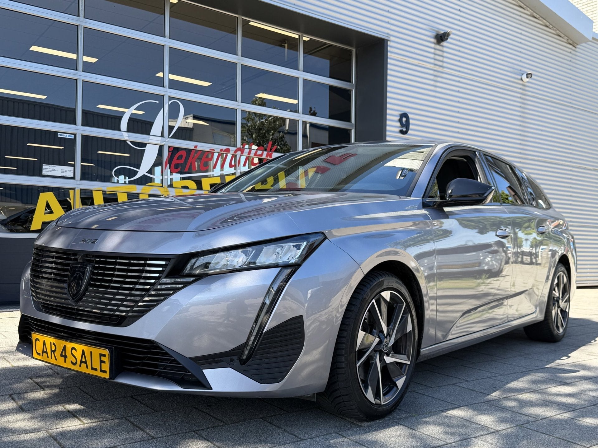 Peugeot 308 SW 1.2 PureTech Allure Pack - Navigatie / Apple, Voorwielaandrijving, Gebruikt, Zwart, 1199 cc