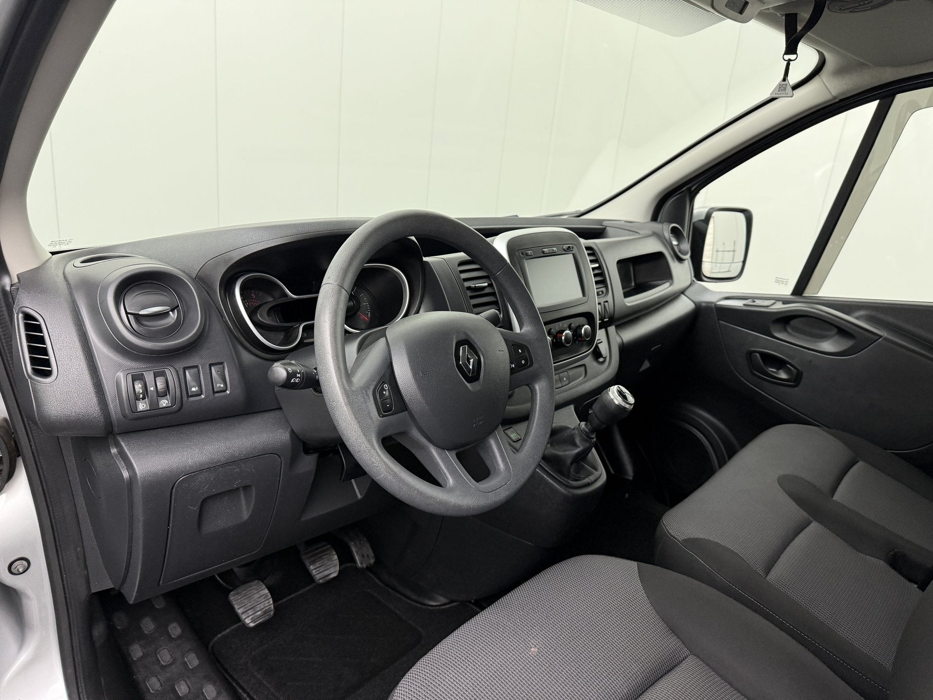 Renault Trafic 2.0DCi 120PK Work Edition Imperiaal | Trekhaa, Voorwielaandrijving, Dealer onderhouden, Gebruikt, 4 cilinders