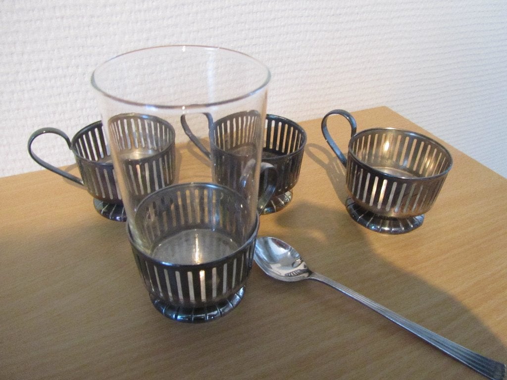Vintage glazen met zilverkleurige houders en lepel van D.E., Glas of Glazen, Gebruikt, Overige merken, Vintage