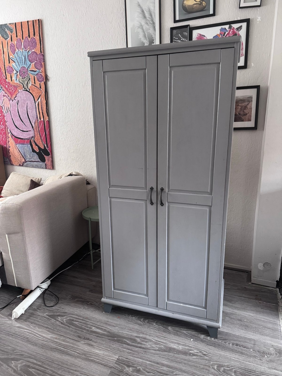 Te koop!Grijze houten kast ( oud ikea )met planken, Huis en Inrichting, Ophalen, Gebruikt