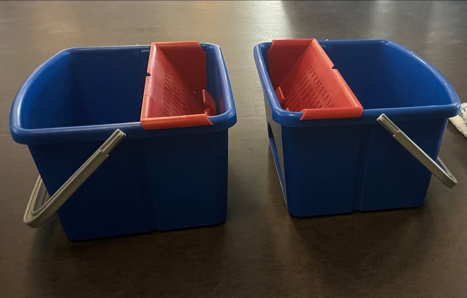 Dweilen en emmers voor schoonmaak, Ophalen, Dweilemmer, -bak, of -wagen