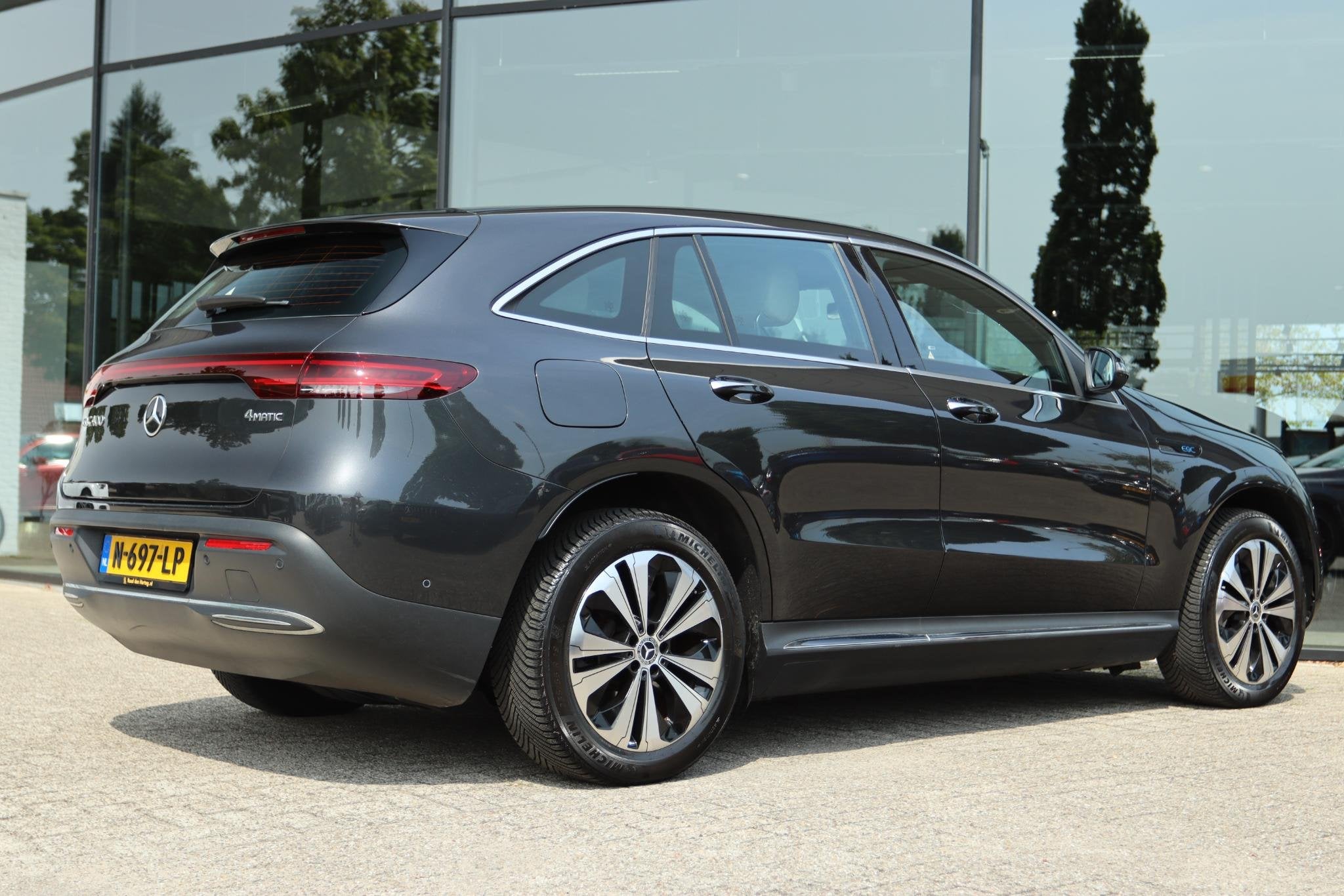 MERCEDES-BENZ EQC 400 4MATIC BUSINESS SOLUTIONS 80 KWH | SOH, Automaat, Stof, Beige, 80 kWh