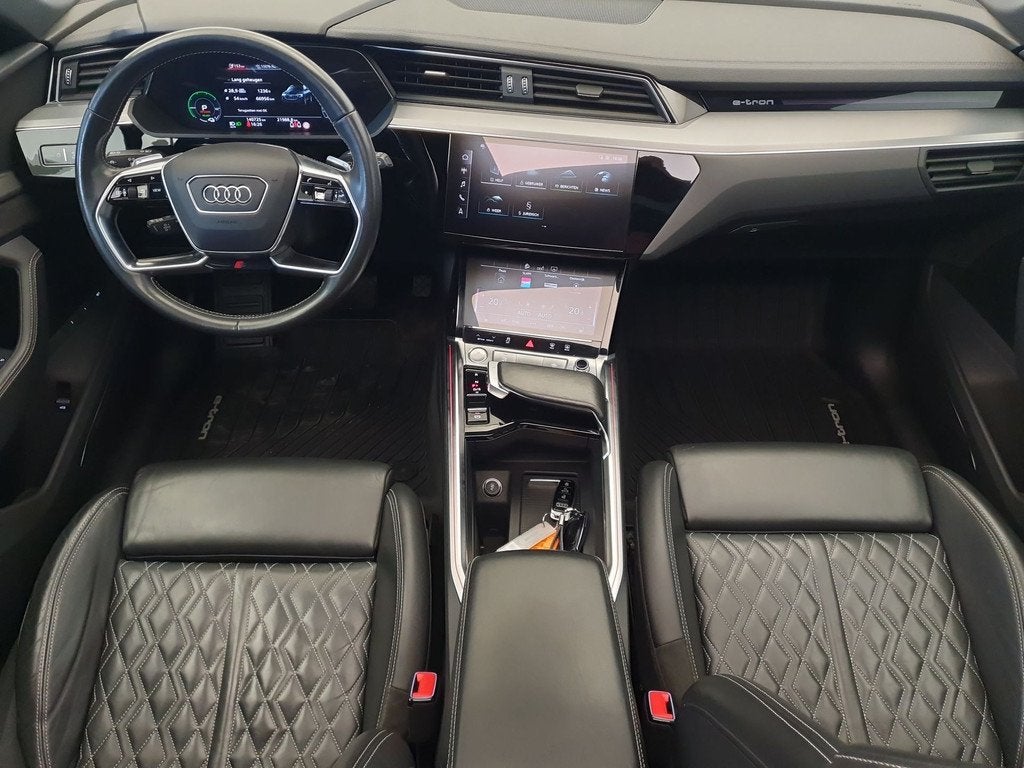 Audi e-tron 55 quattro S-Line 95 kWh Trekhaak, Pano, RS-stoe, Auto's, Audi, Automaat, Zwart, 95 kWh, Adaptive Cruise Control