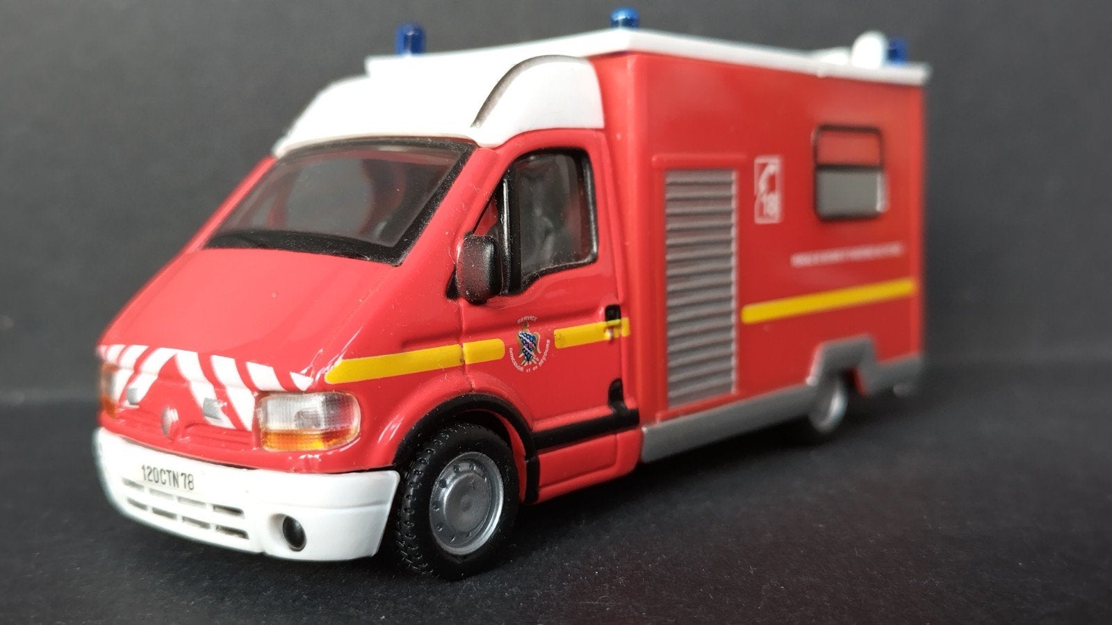 Renault Master Ambulance Sapeurs Pompiers Paris Bburago Pol, Overige merken, Auto, Verzenden, .