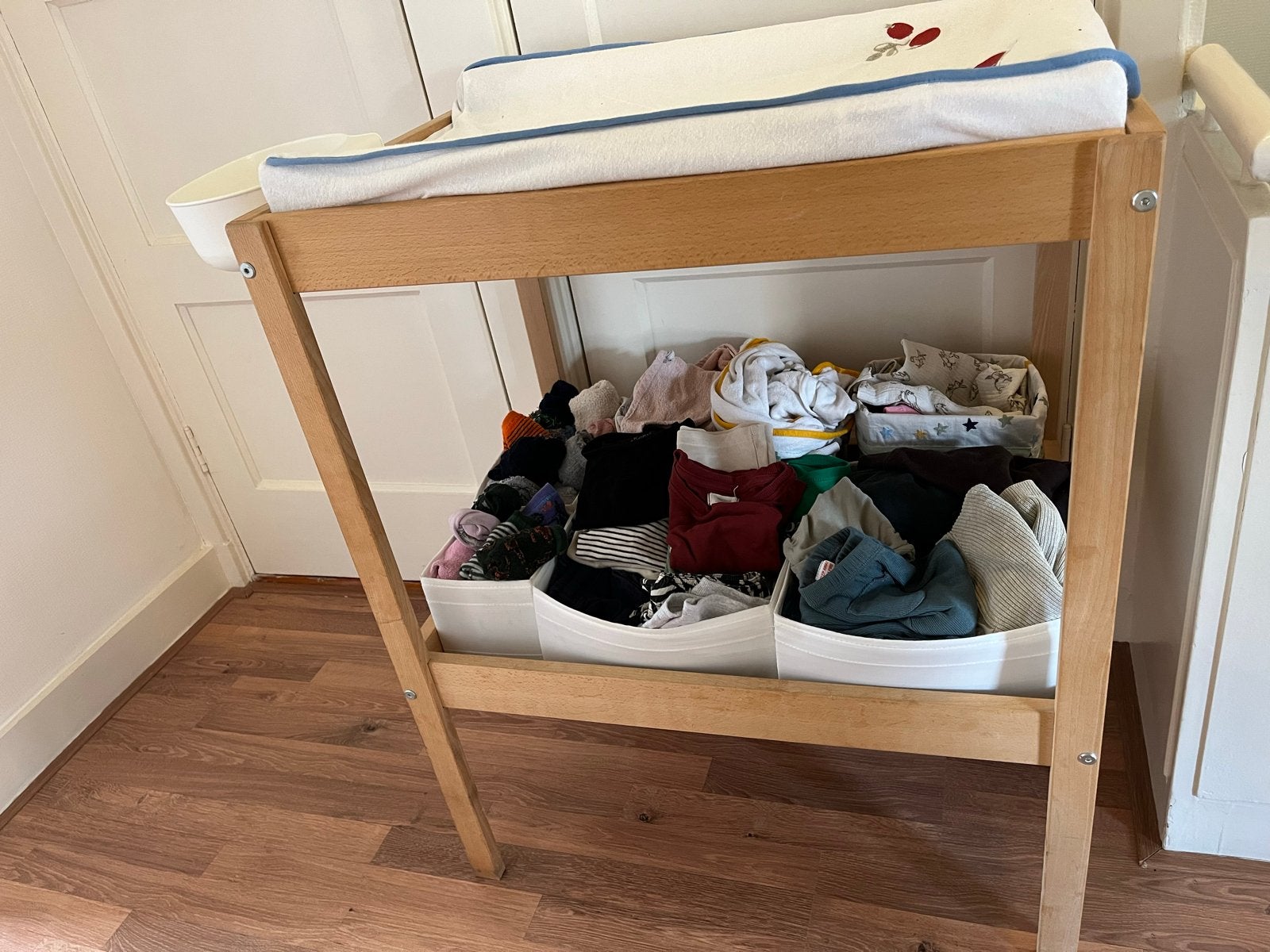 Fijne commode met bakje, aankleedkussen en hoes, Ophalen, Gebruikt, 50 tot 70 cm, 75 tot 100 cm
