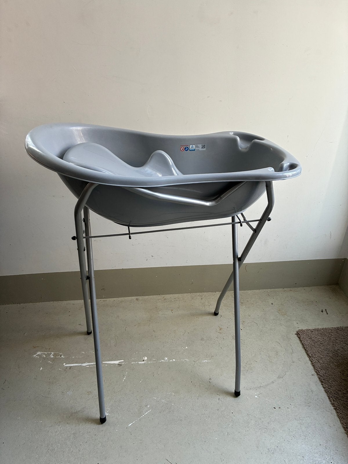 Badstandaard met grijs bad en inzet, Ophalen, Gebruikt, Badje, Prenatal