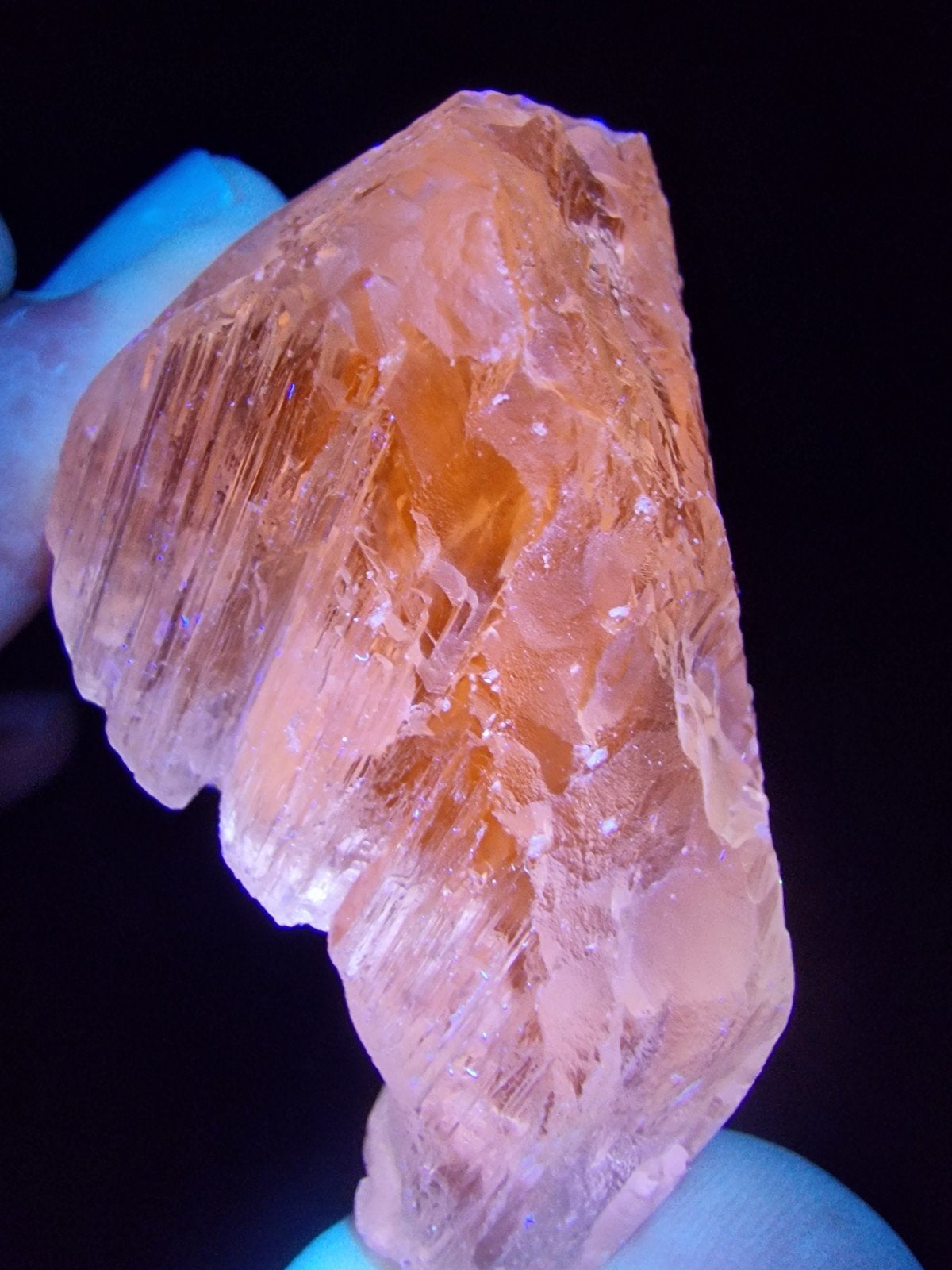 Kunziet Florecens Kristal N272 - 61g, 60mm, Verzamelen, Mineralen en Fossielen, Ophalen of Verzenden